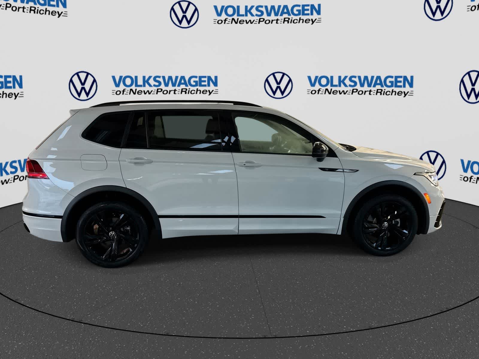 2024 Volkswagen Tiguan SE R-Line Black