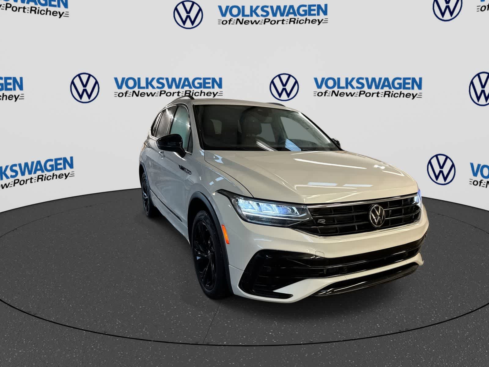 2024 Volkswagen Tiguan SE R-Line Black