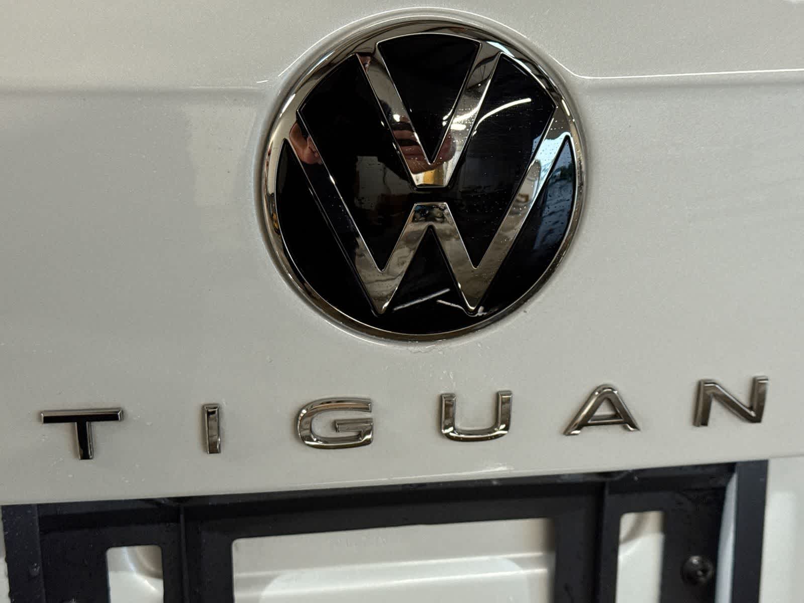 2024 Volkswagen Tiguan SE R-Line Black