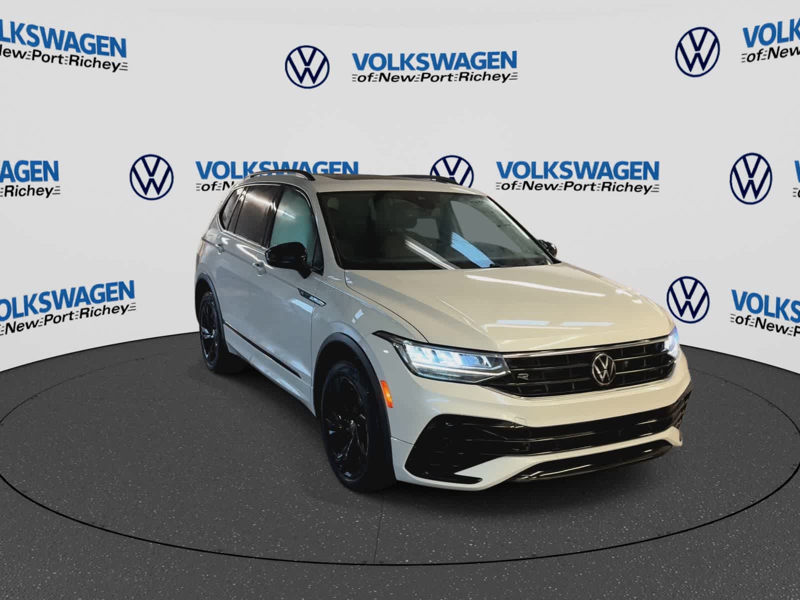 2024 Volkswagen Tiguan SE R-Line Black
