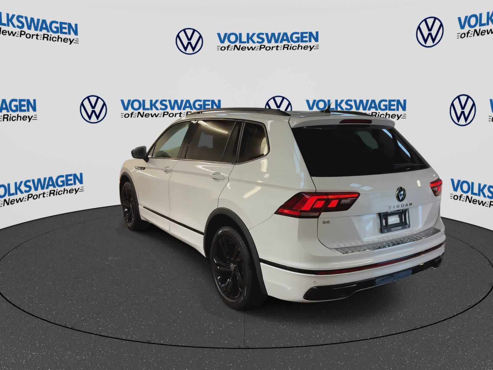 2024 Volkswagen Tiguan SE R-Line Black