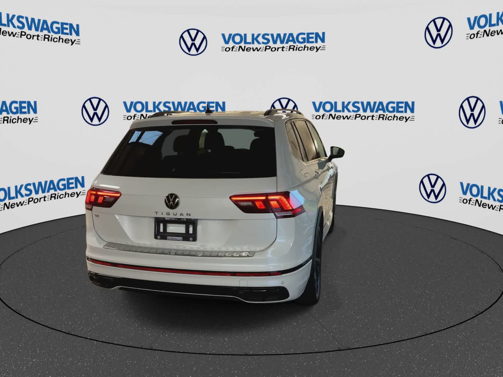 2024 Volkswagen Tiguan SE R-Line Black