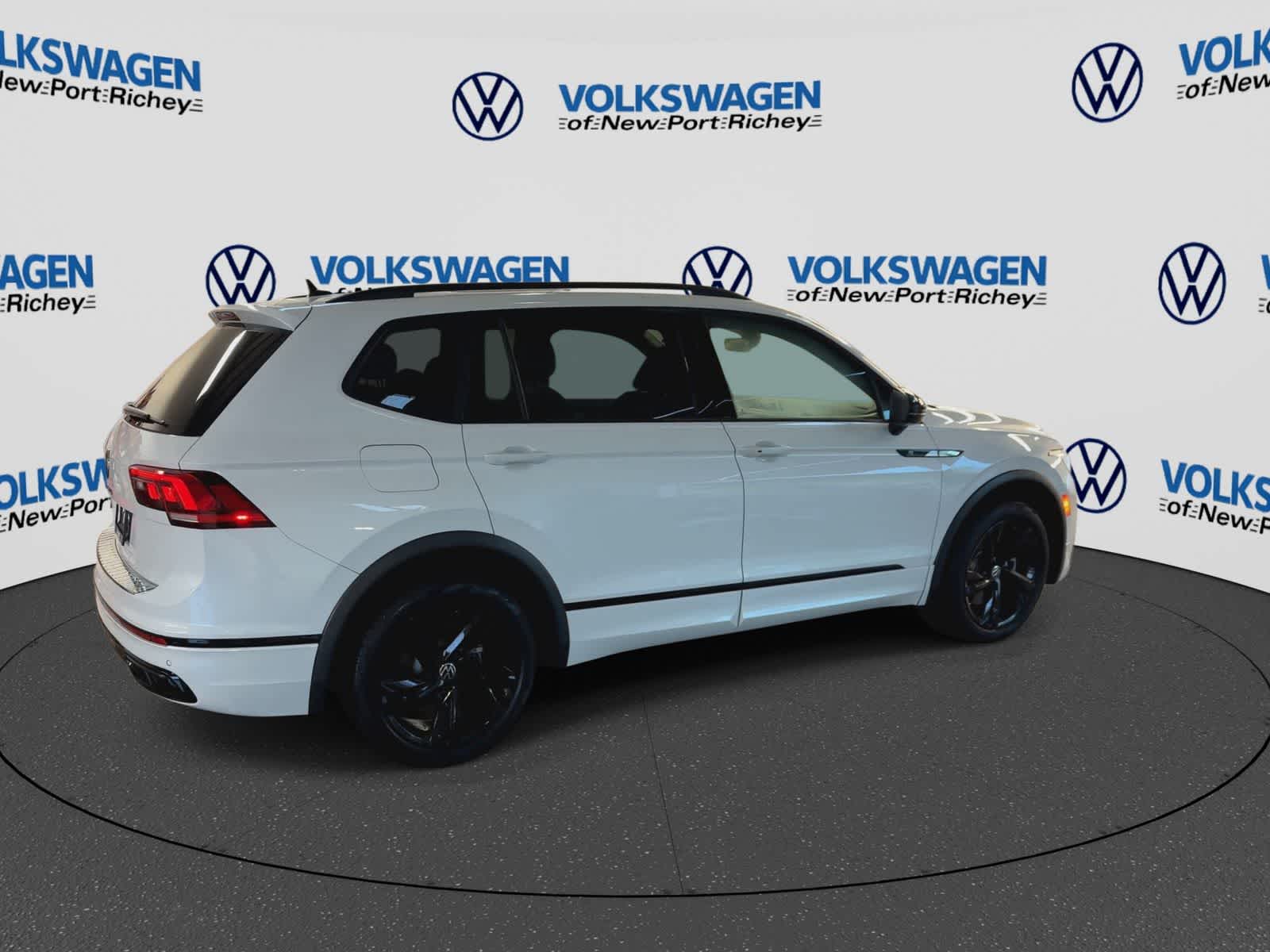 2024 Volkswagen Tiguan SE R-Line Black