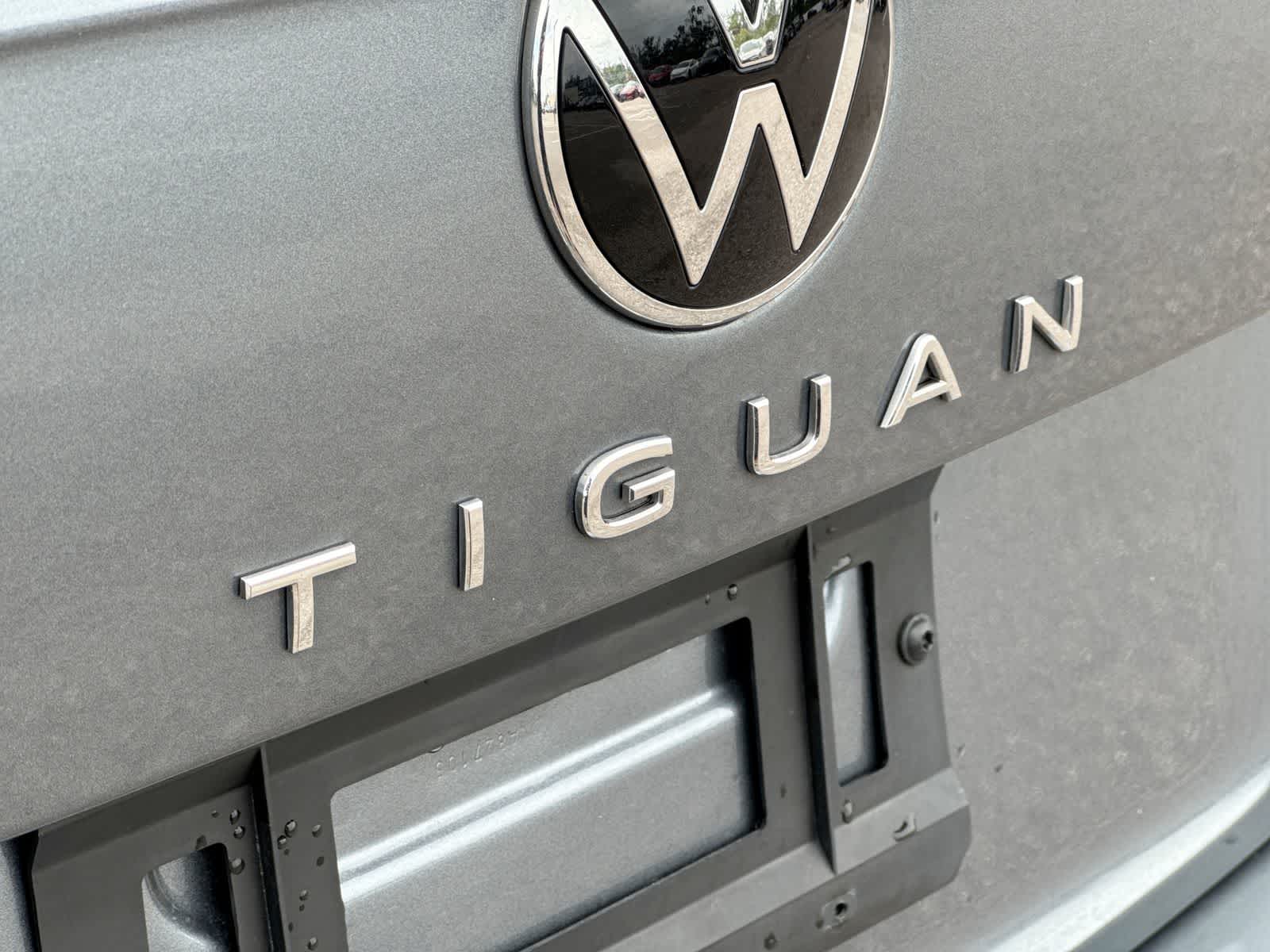 2024 Volkswagen Tiguan SE R-Line Black