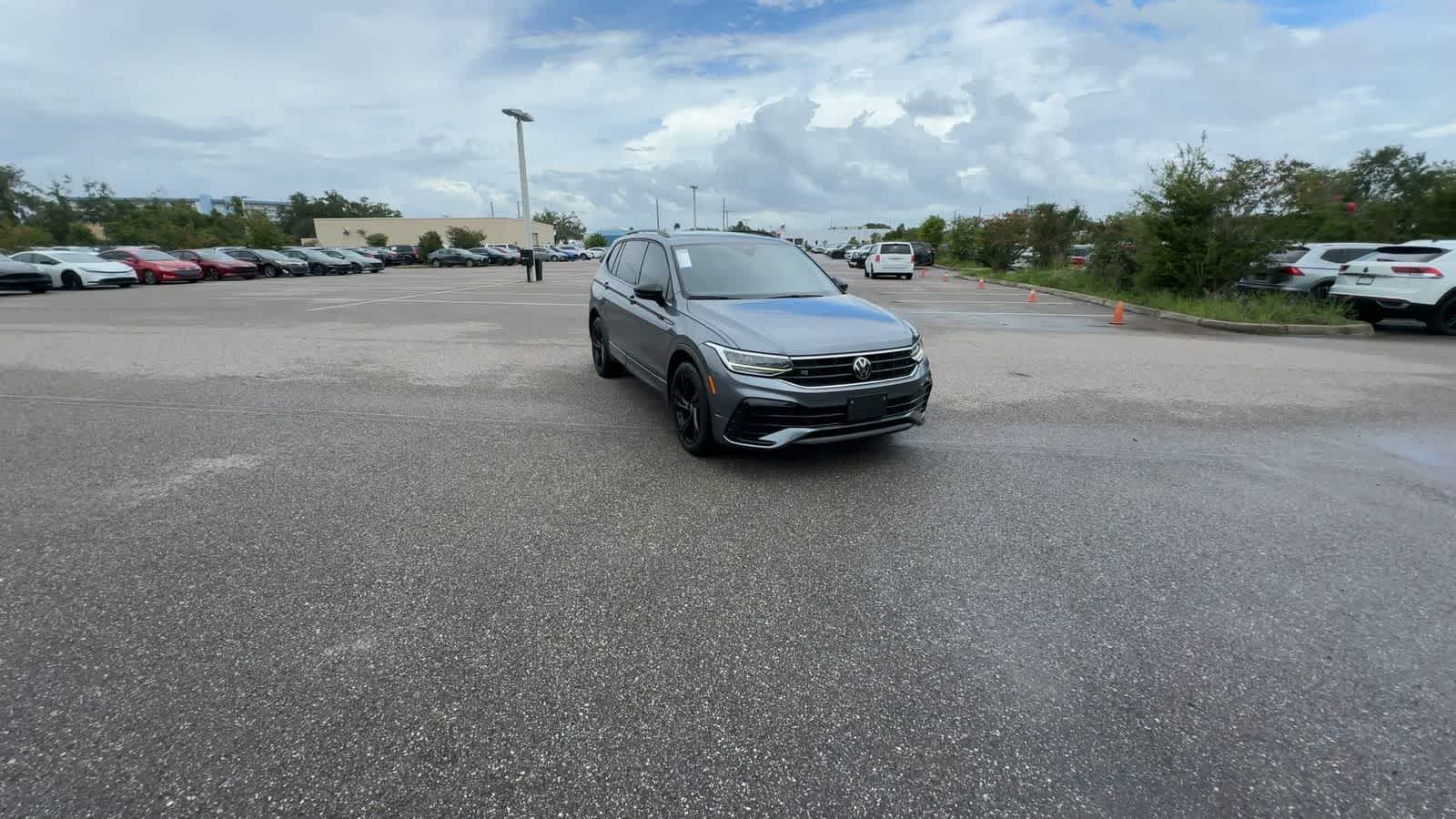2024 Volkswagen Tiguan SE R-Line Black