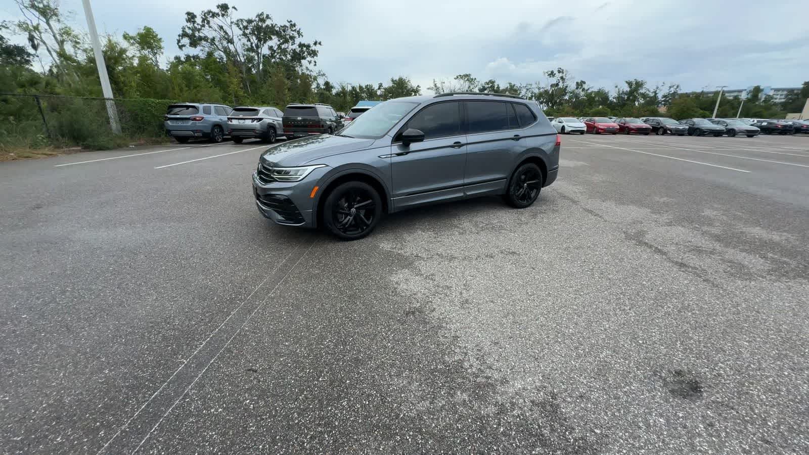 2024 Volkswagen Tiguan SE R-Line Black