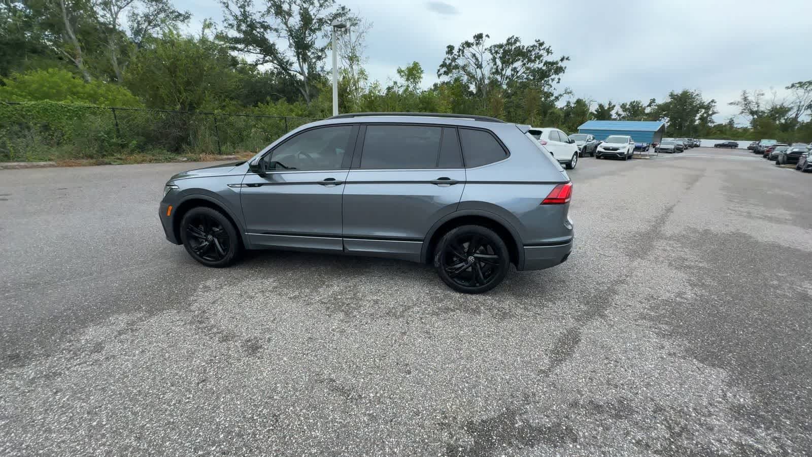 2024 Volkswagen Tiguan SE R-Line Black