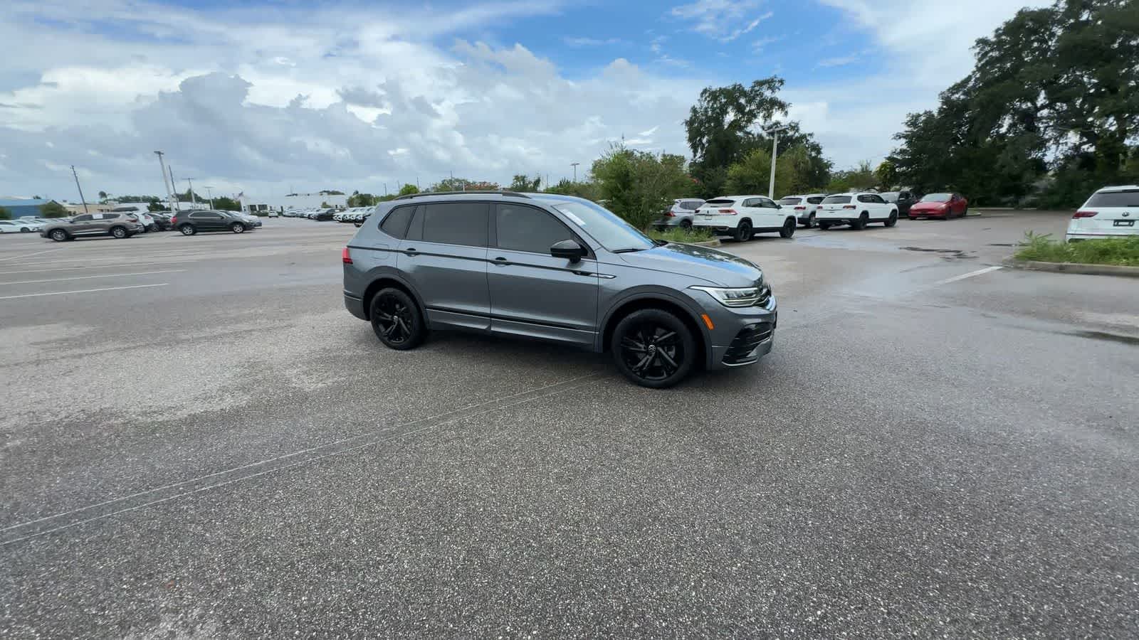 2024 Volkswagen Tiguan SE R-Line Black