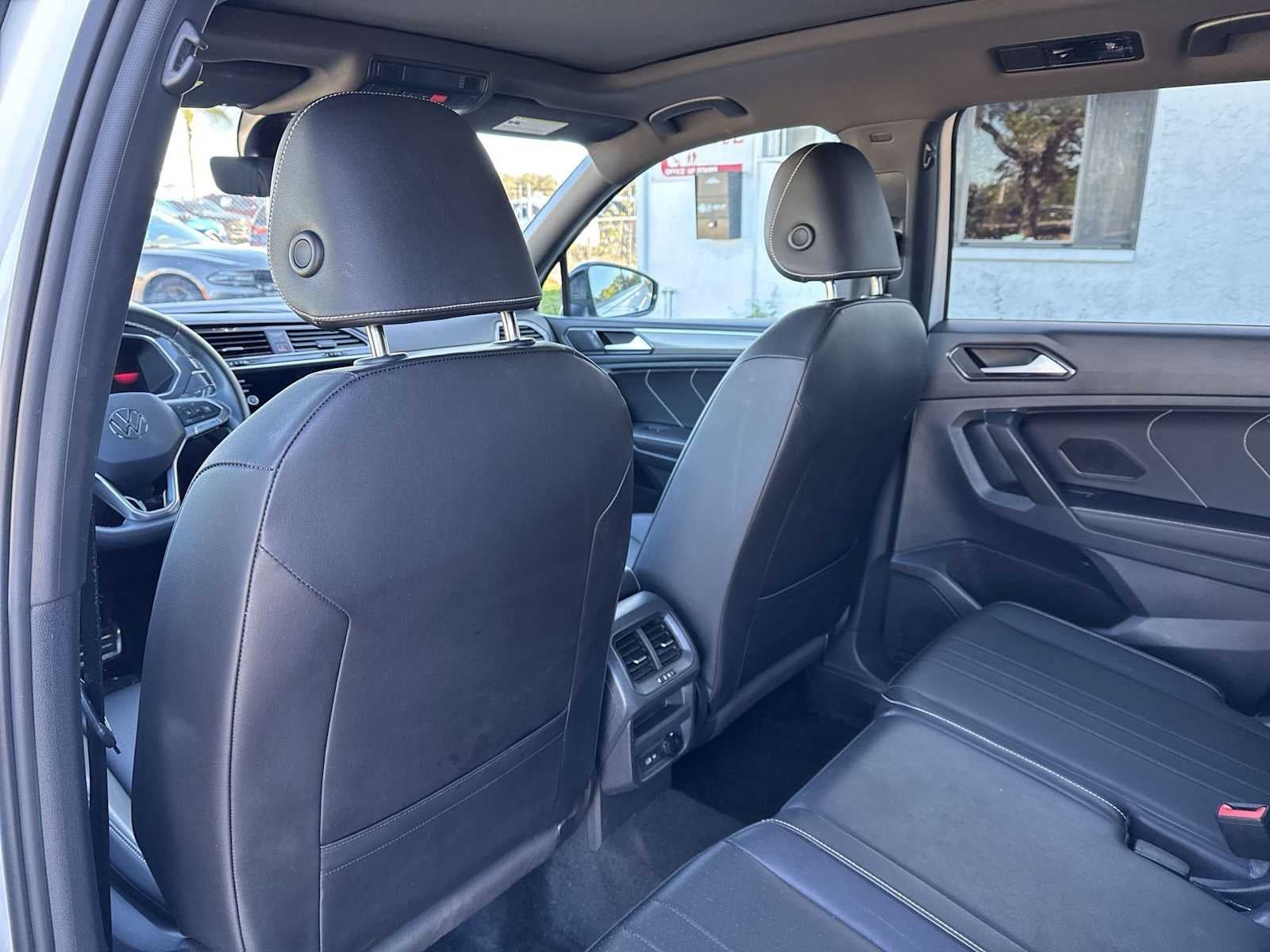 2023 Volkswagen Tiguan SE R-Line Black