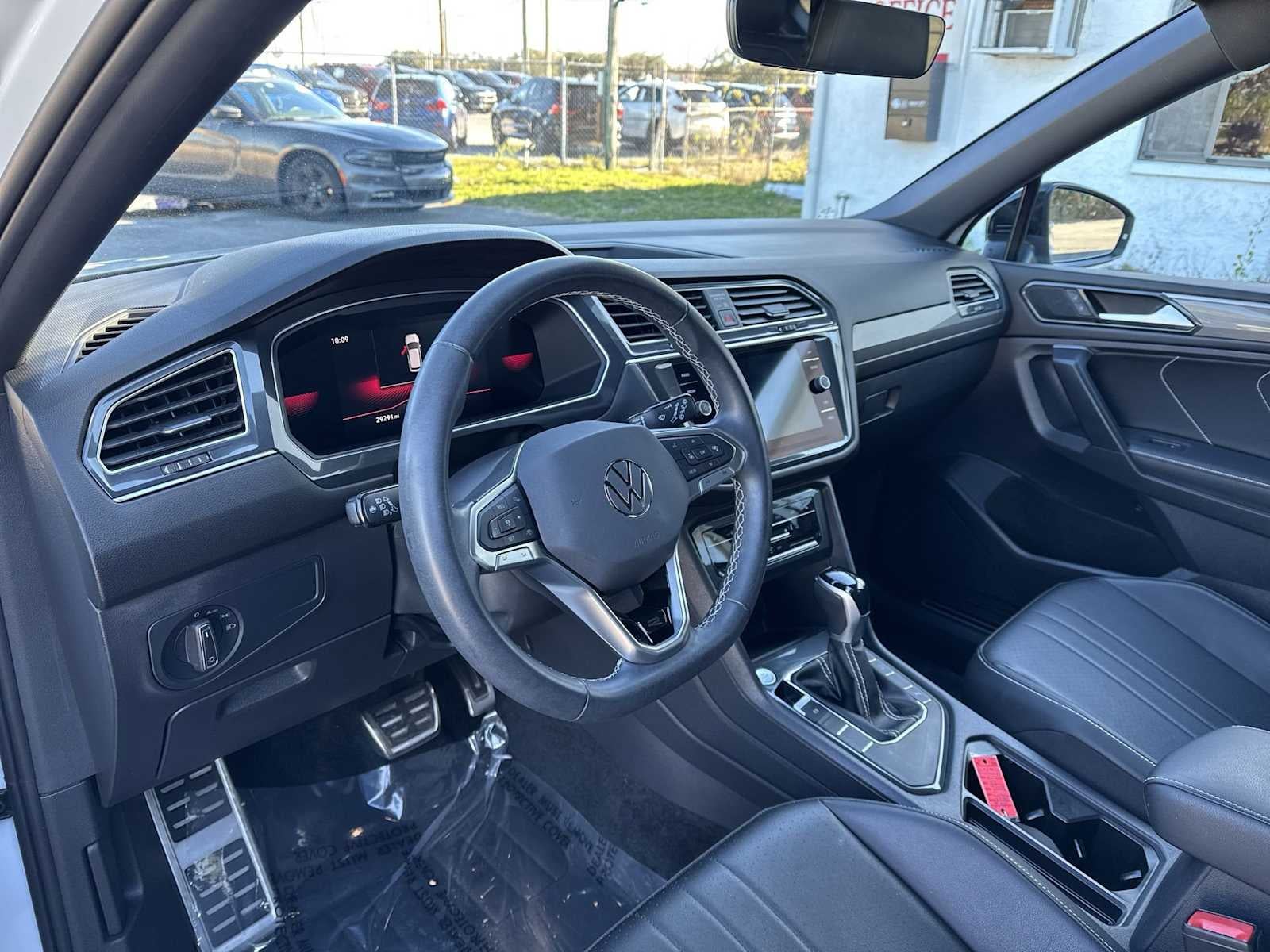 2023 Volkswagen Tiguan SE R-Line Black