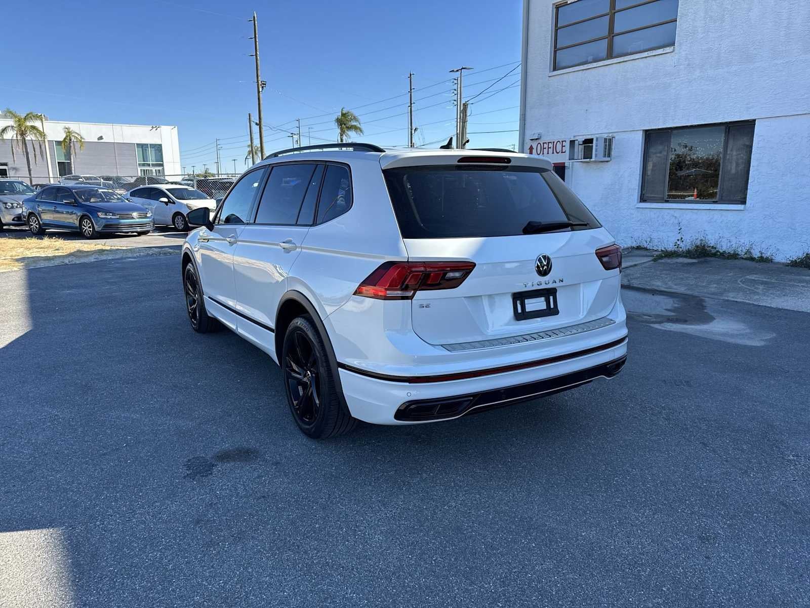 2023 Volkswagen Tiguan SE R-Line Black