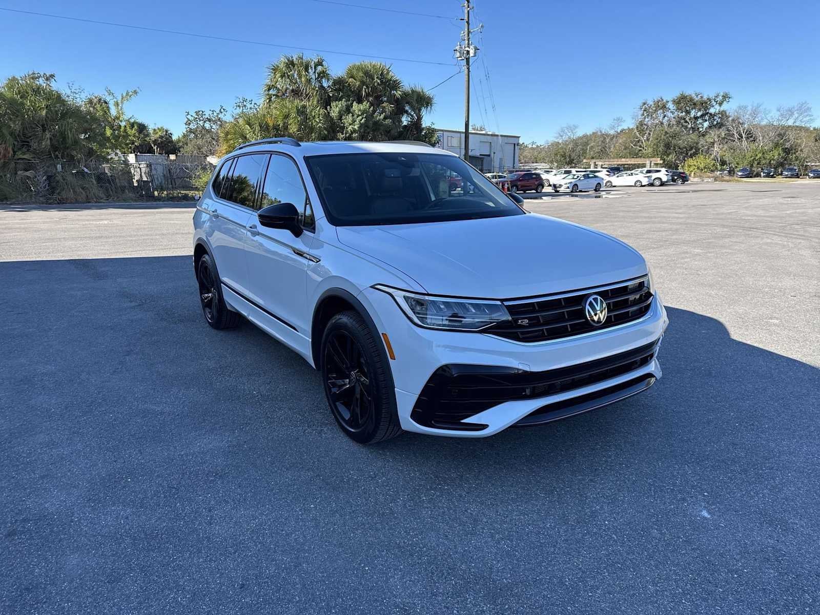 2023 Volkswagen Tiguan SE R-Line Black