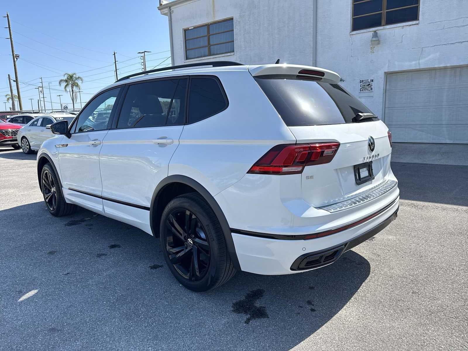 2023 Volkswagen Tiguan SE R-Line Black