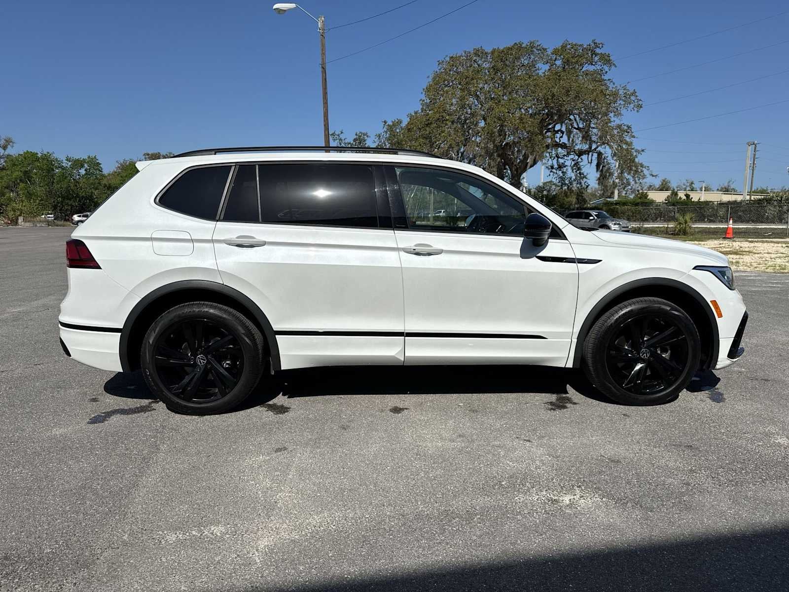 2023 Volkswagen Tiguan SE R-Line Black