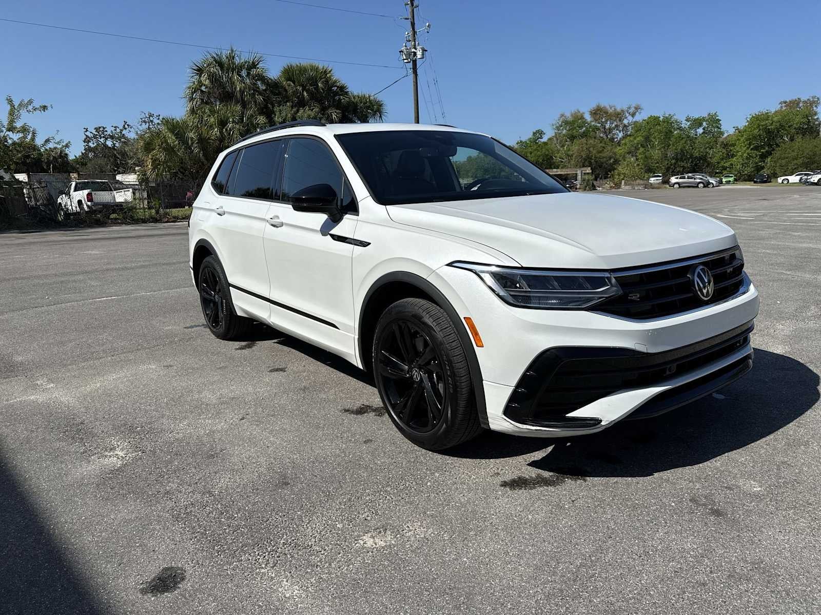 2023 Volkswagen Tiguan SE R-Line Black