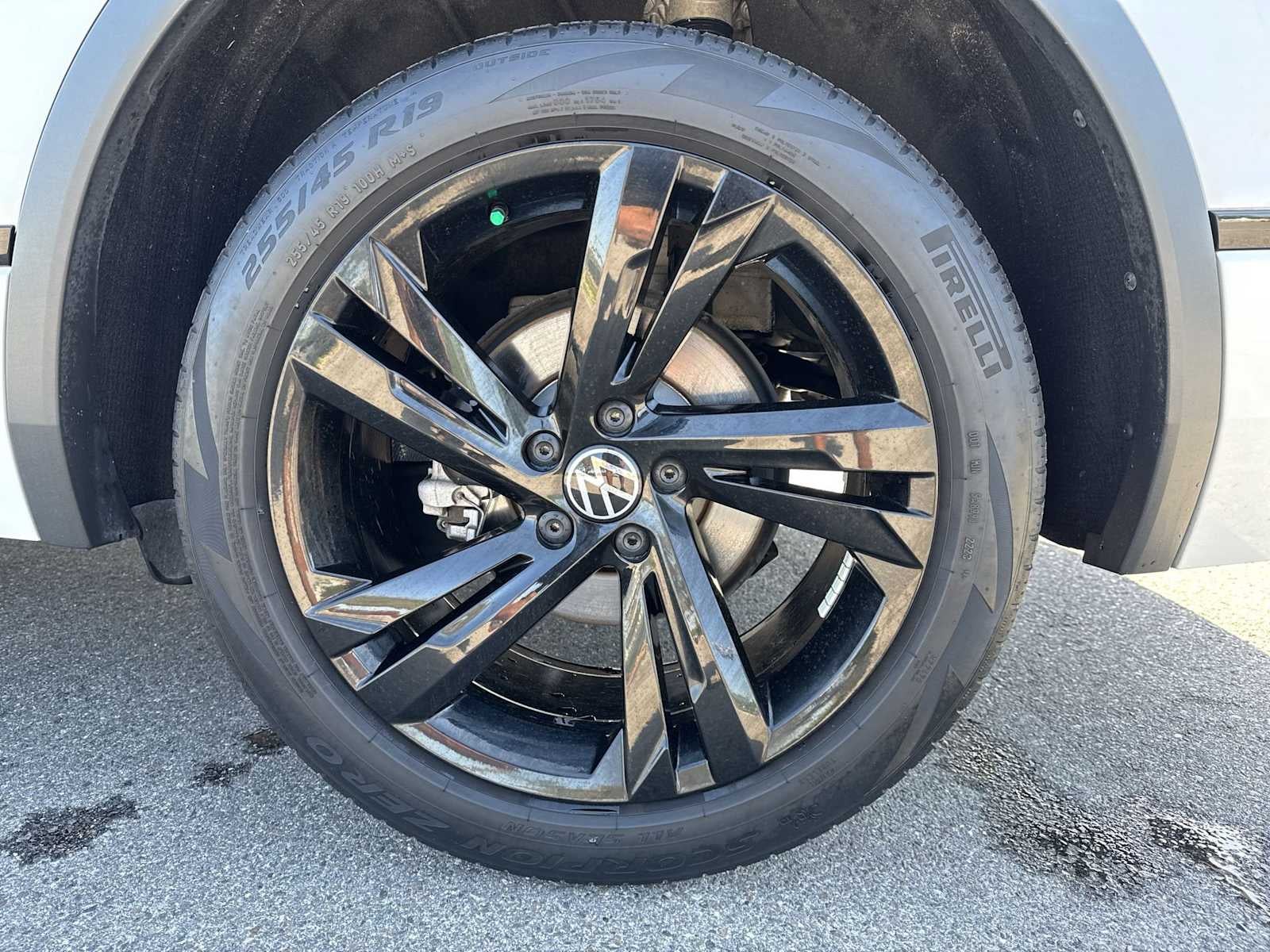 2023 Volkswagen Tiguan SE R-Line Black