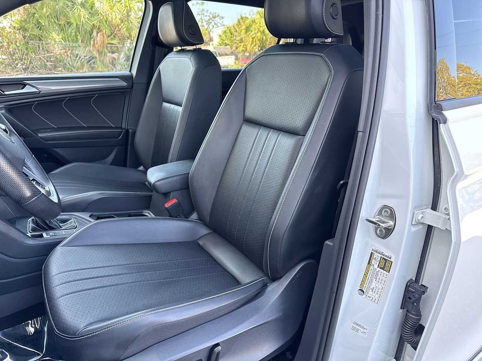 2023 Volkswagen Tiguan SE R-Line Black