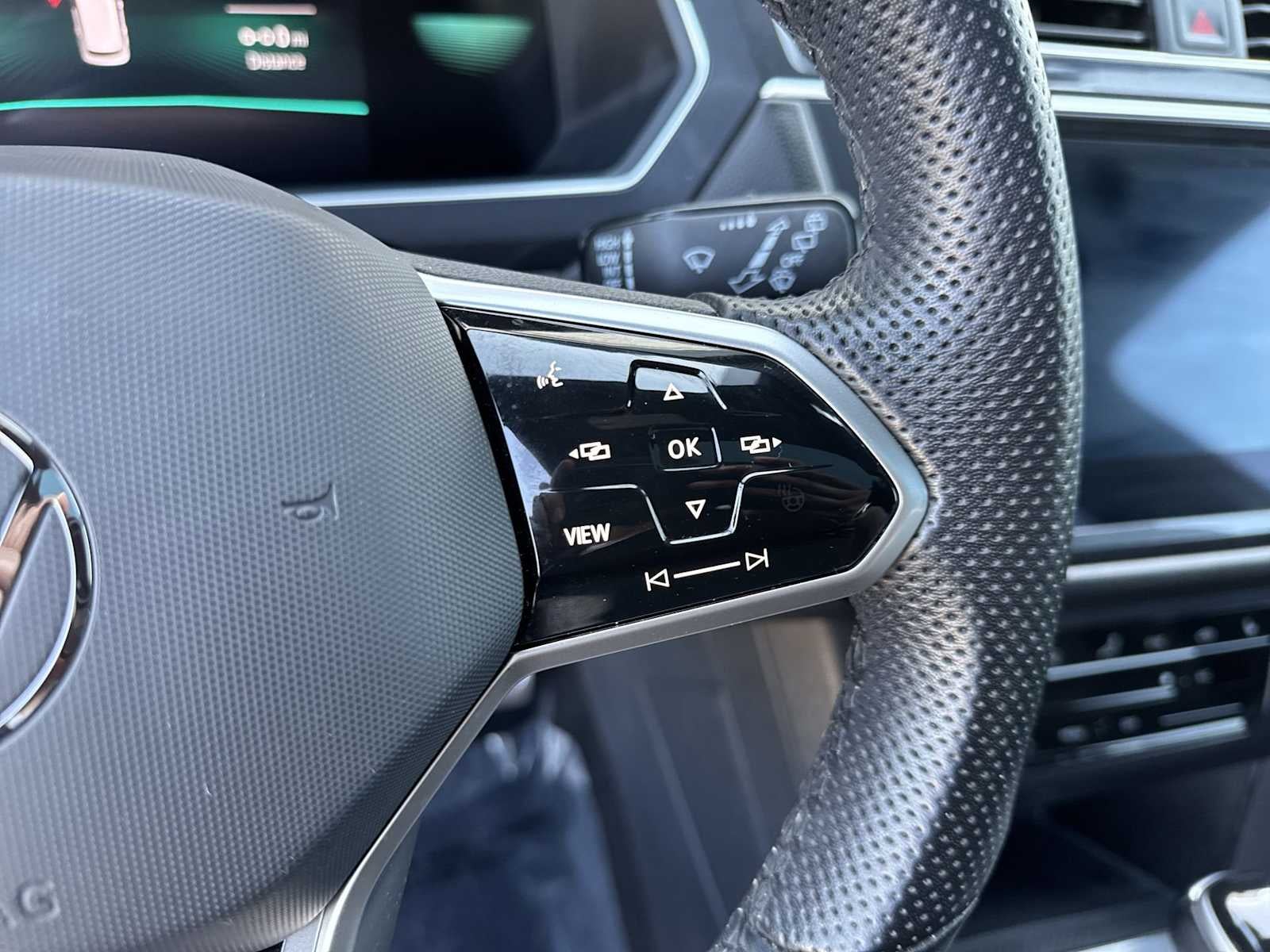 2023 Volkswagen Tiguan SE R-Line Black