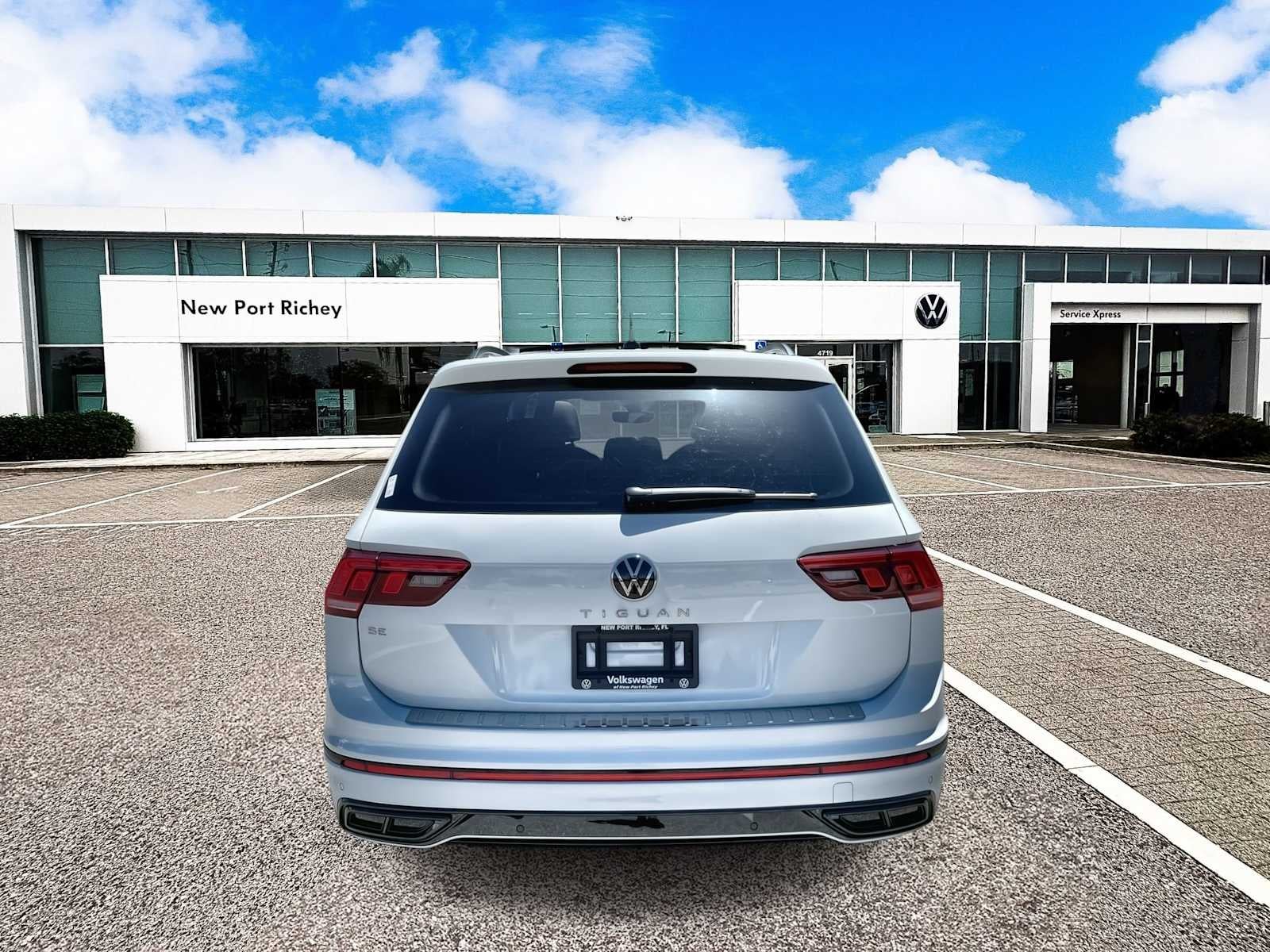 2023 Volkswagen Tiguan SE R-Line Black