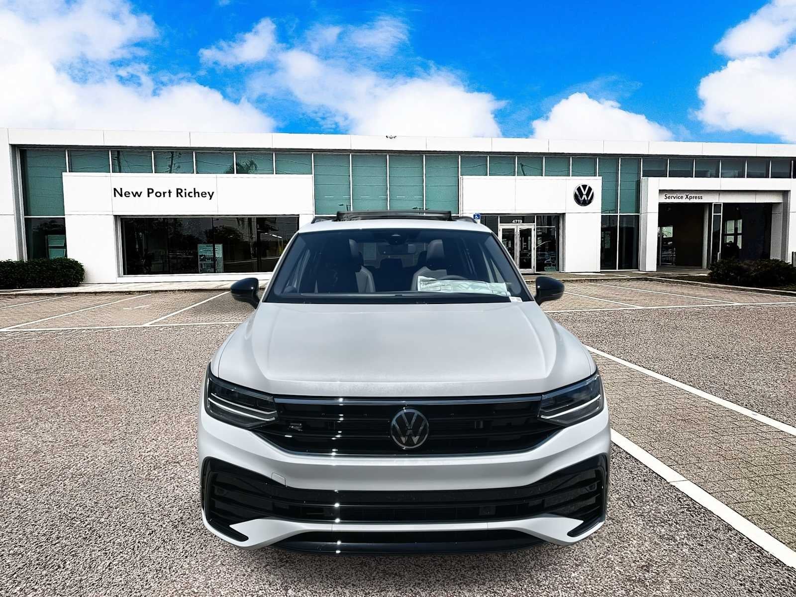 2023 Volkswagen Tiguan SE R-Line Black