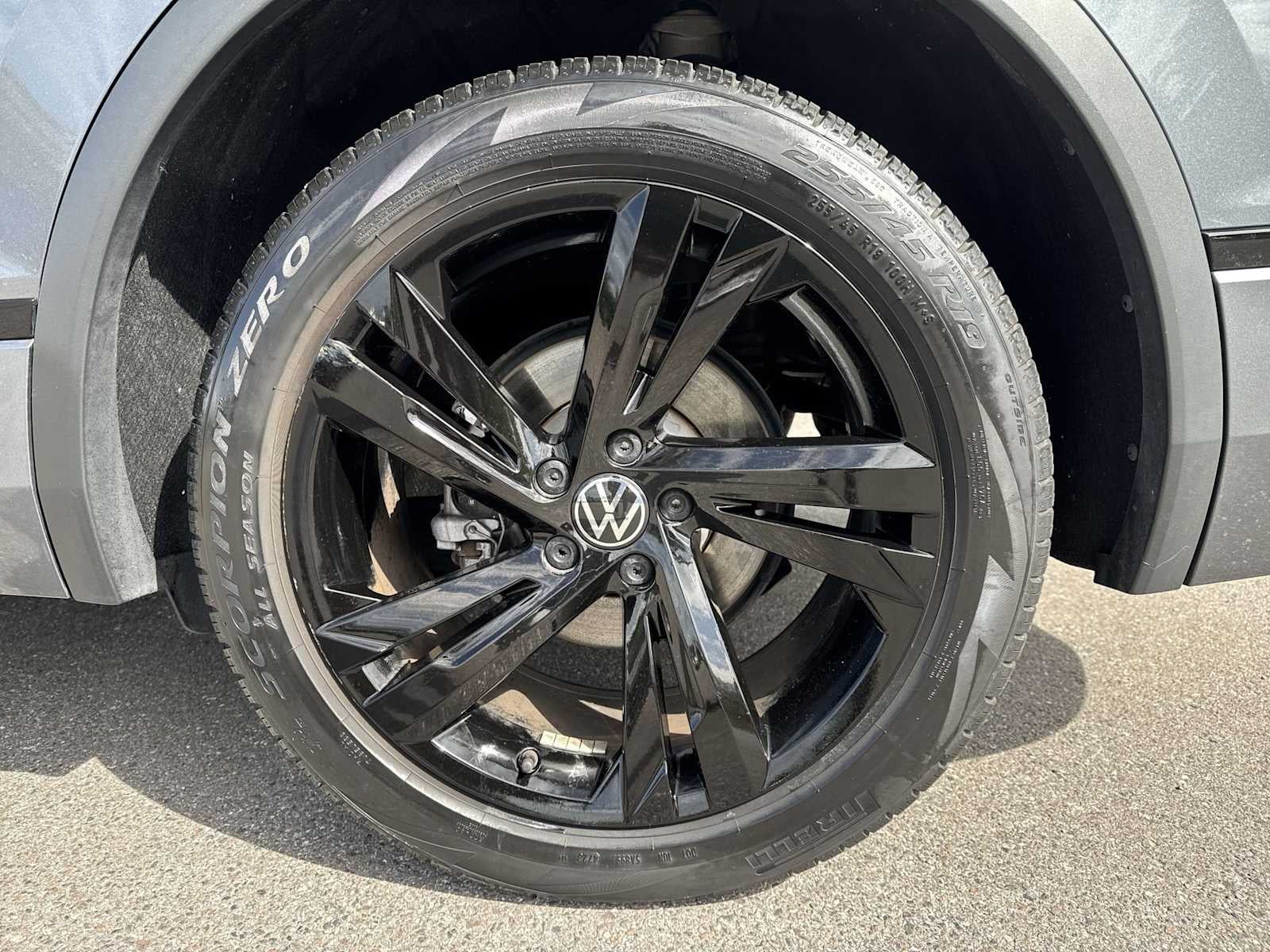 2024 Volkswagen Tiguan SE R-Line Black