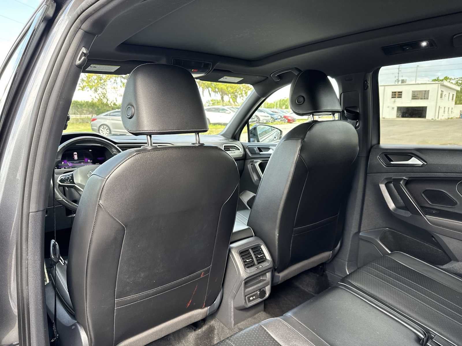 2024 Volkswagen Tiguan SE R-Line Black