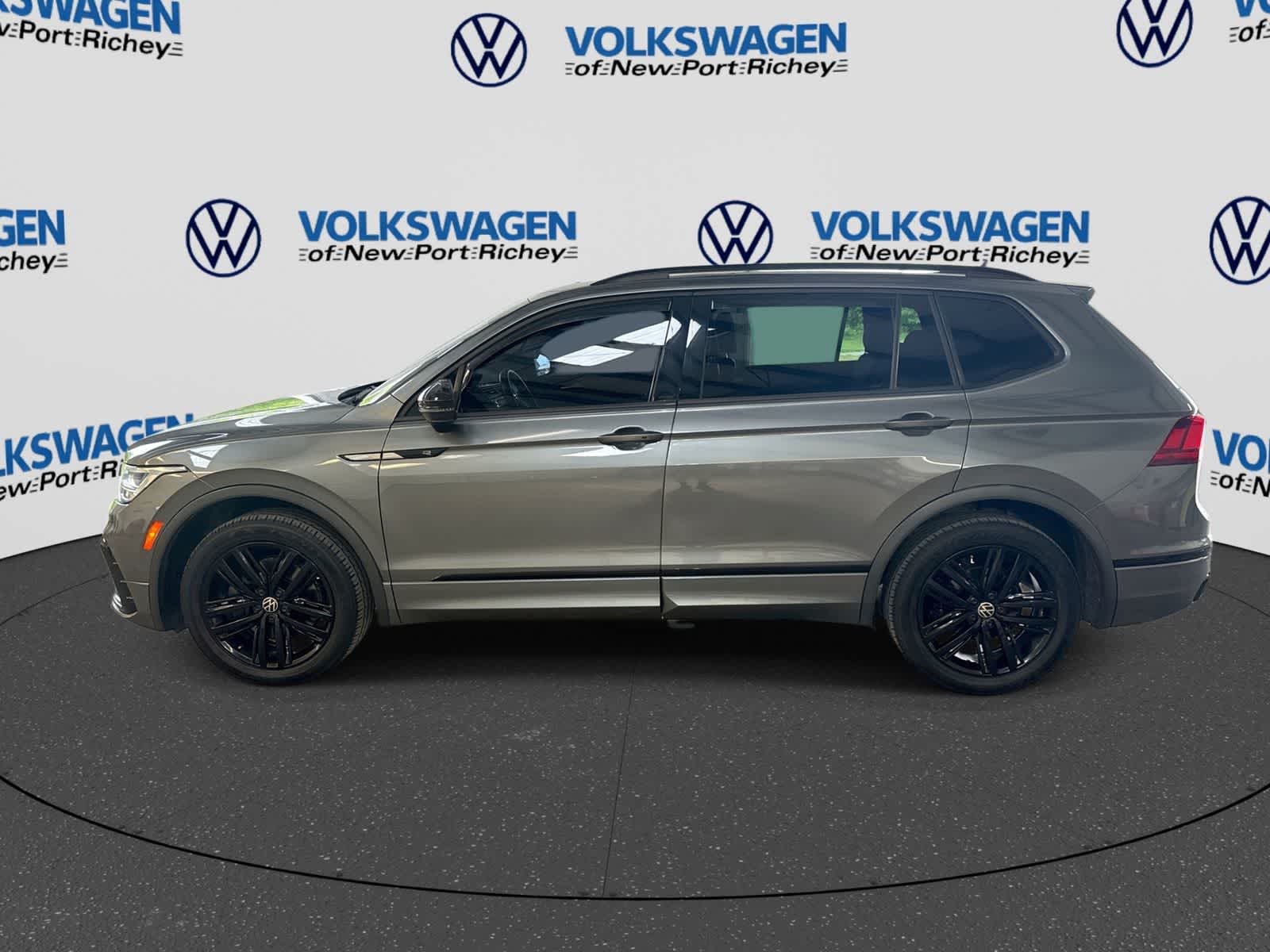 2022 Volkswagen Tiguan SE R-Line Black