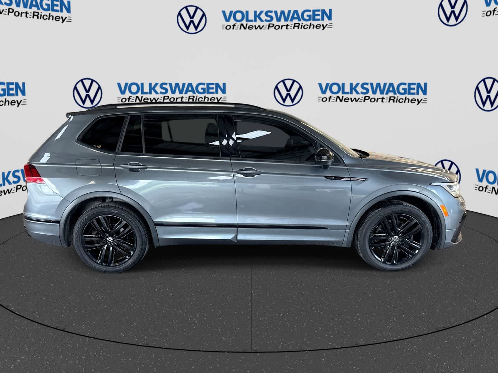 2022 Volkswagen Tiguan SE R-Line Black