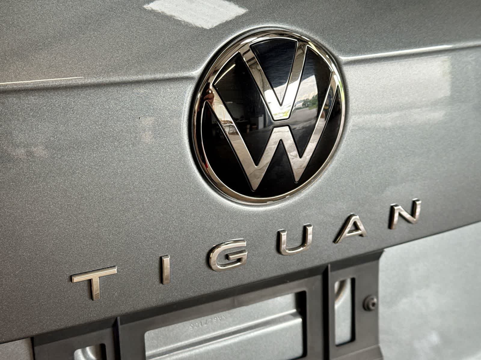 2022 Volkswagen Tiguan SE R-Line Black