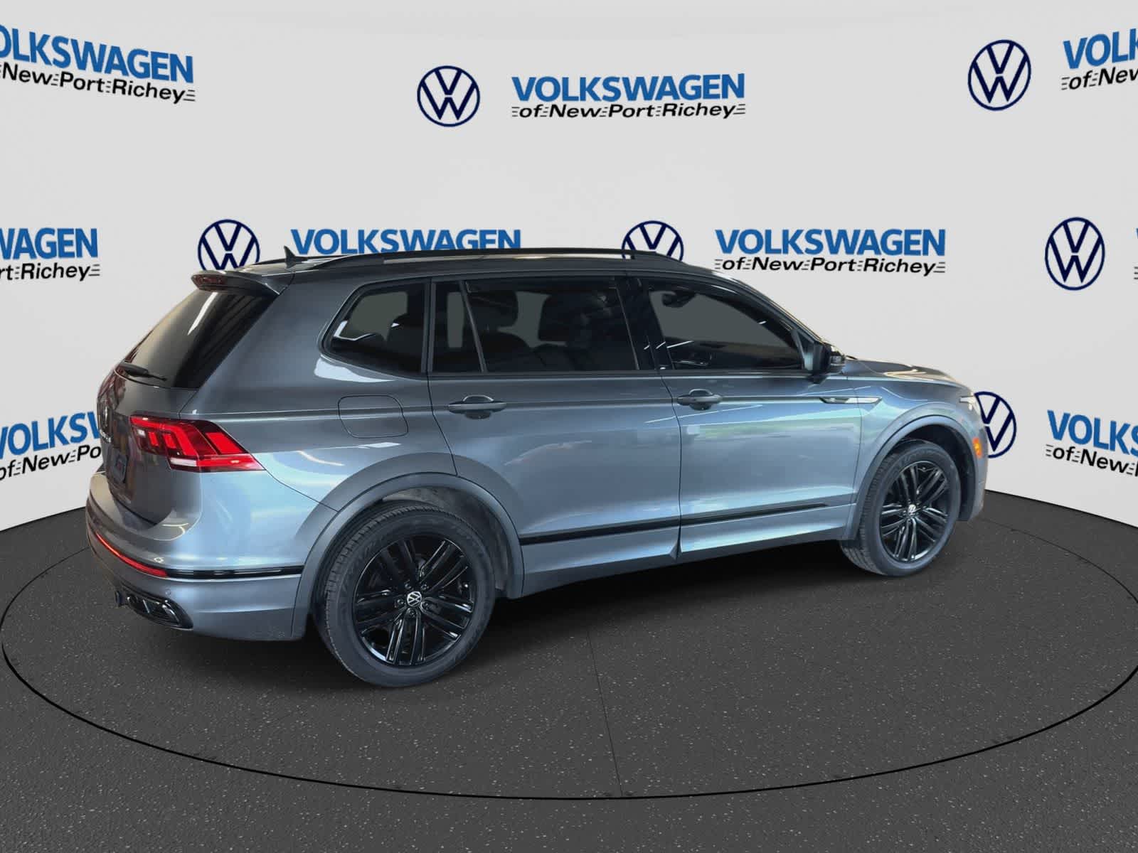 2022 Volkswagen Tiguan SE R-Line Black