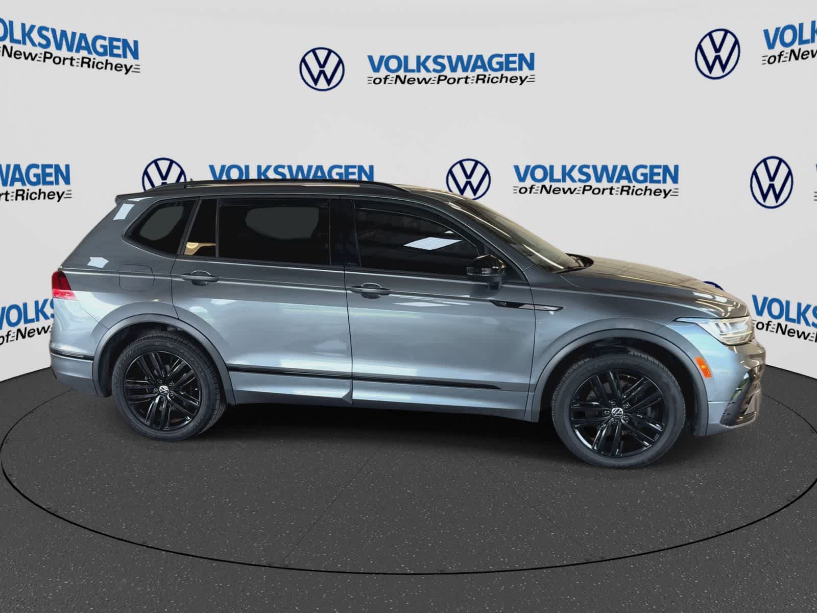 2022 Volkswagen Tiguan SE R-Line Black