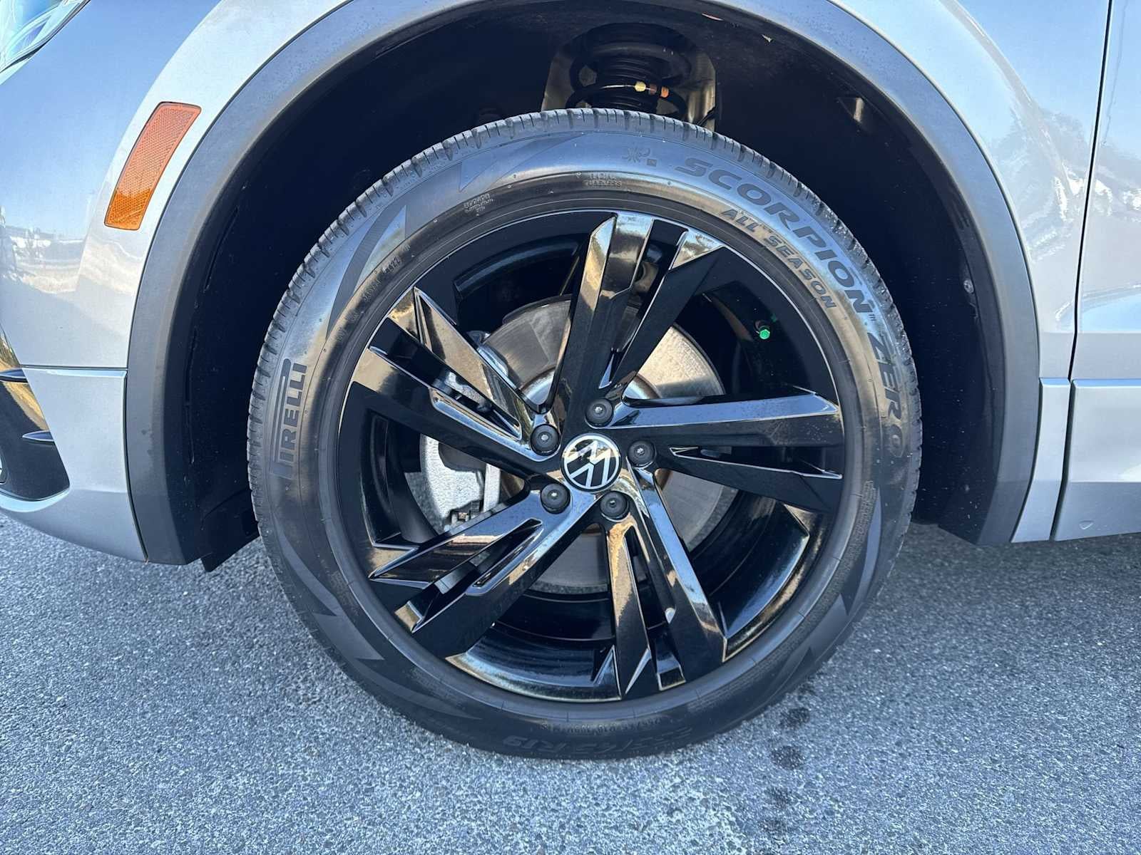 2023 Volkswagen Tiguan SE R-Line Black