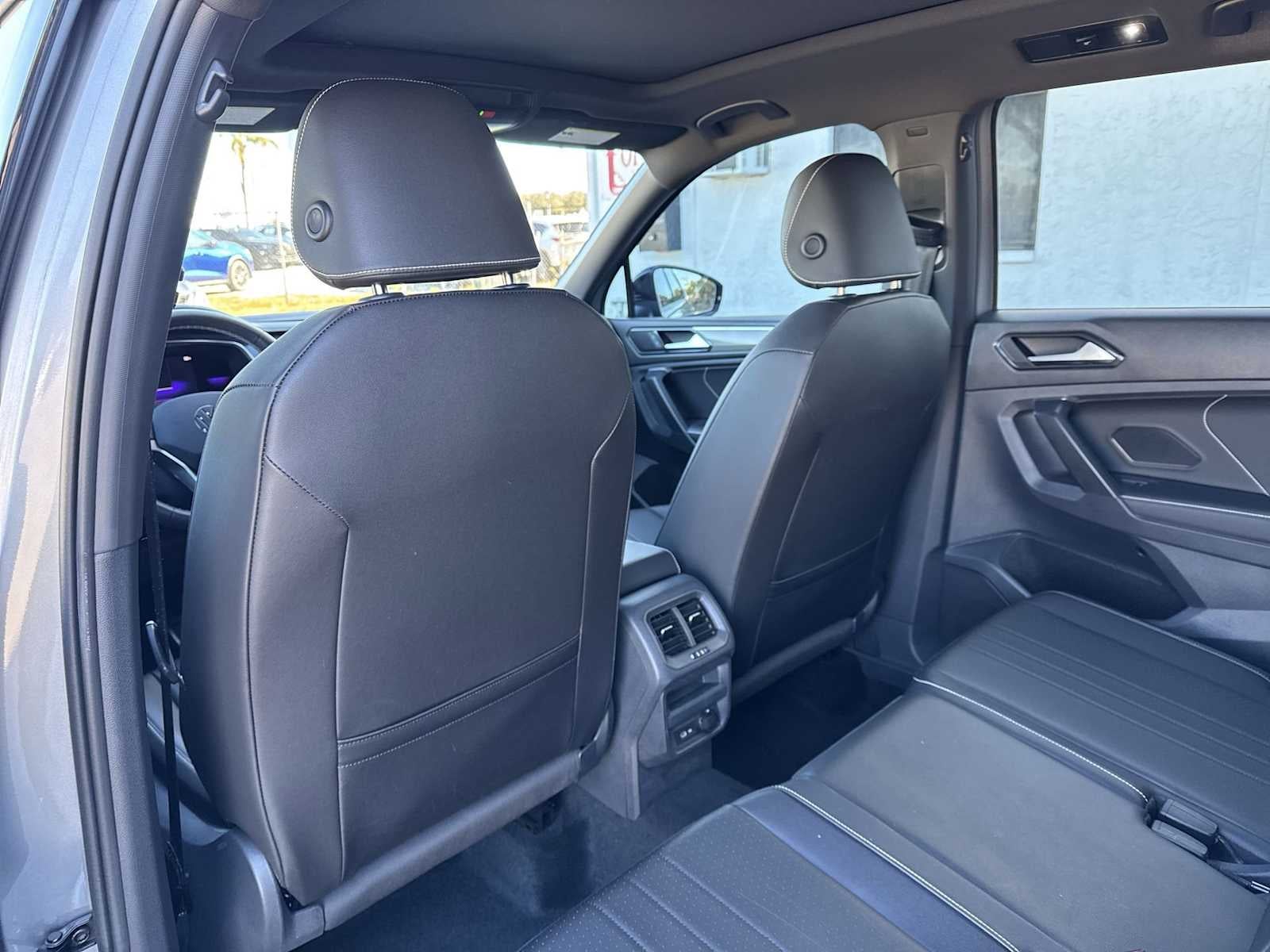 2023 Volkswagen Tiguan SE R-Line Black