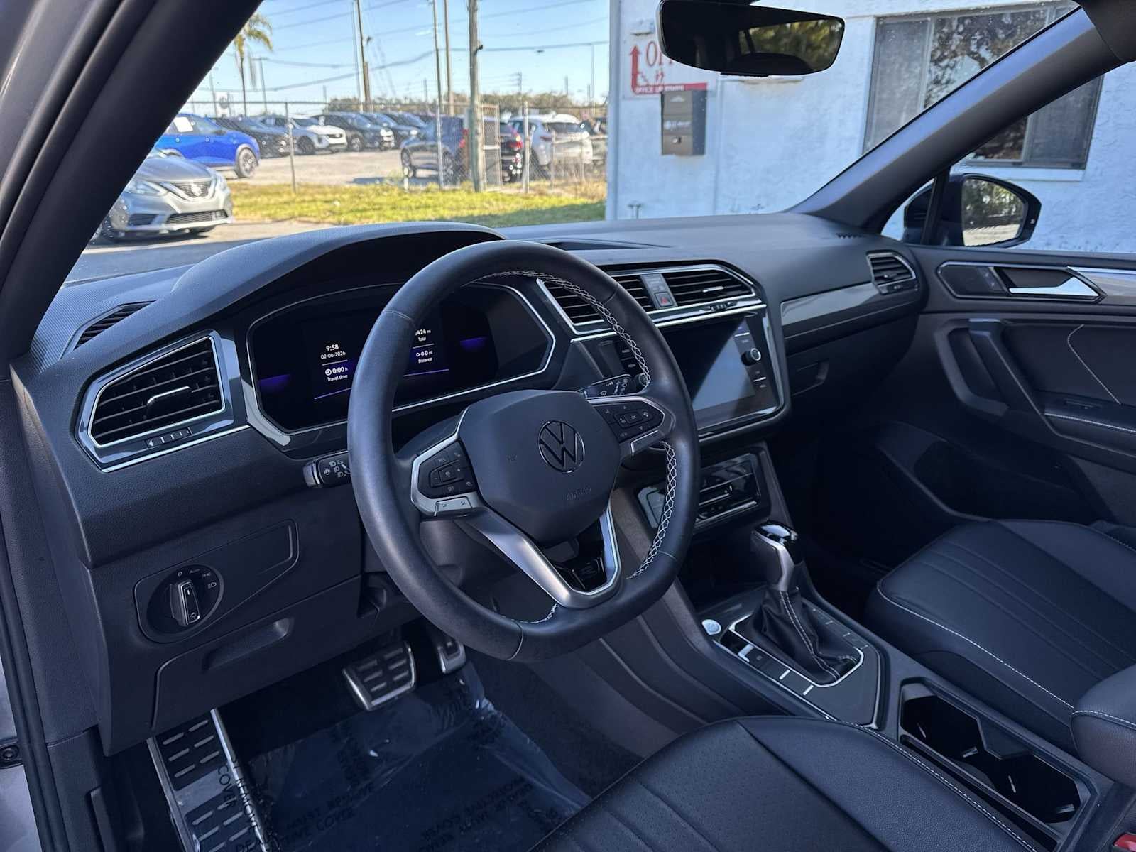 2023 Volkswagen Tiguan SE R-Line Black