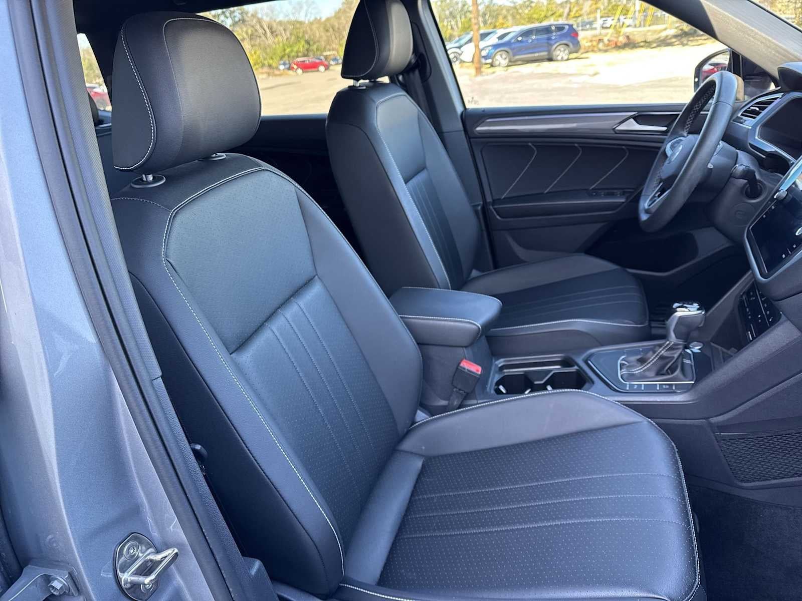 2023 Volkswagen Tiguan SE R-Line Black