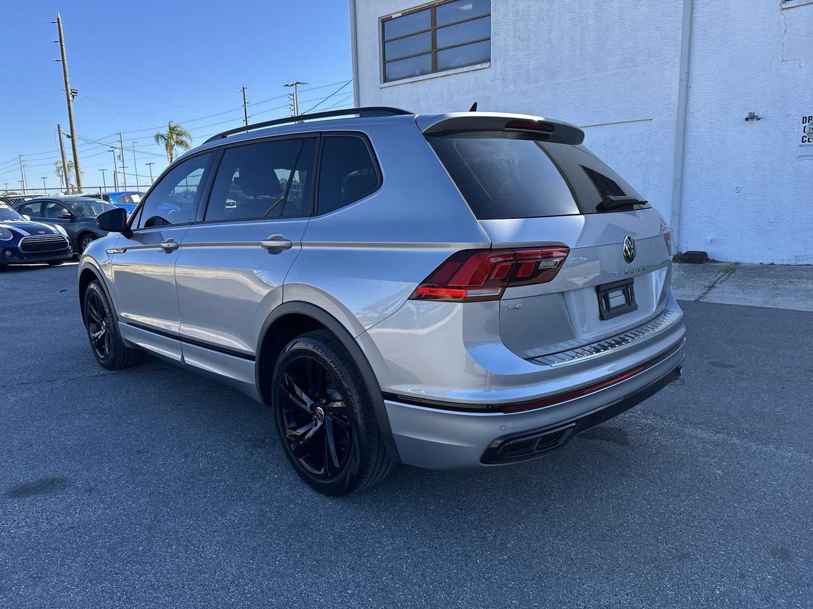 2023 Volkswagen Tiguan SE R-Line Black