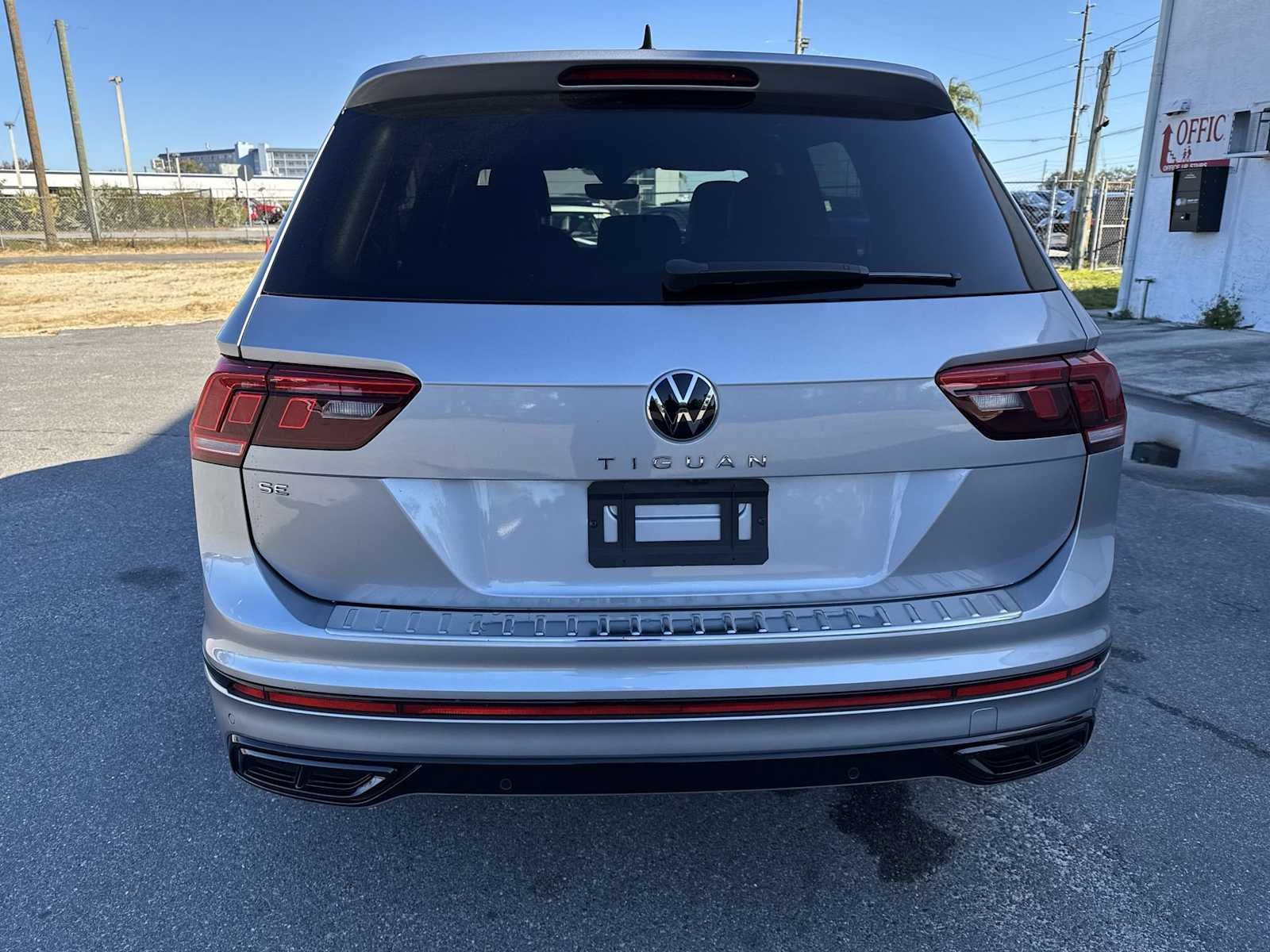 2023 Volkswagen Tiguan SE R-Line Black