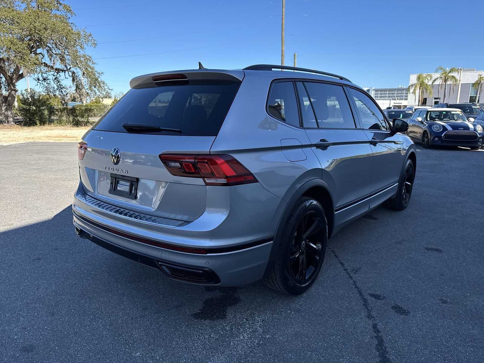 2023 Volkswagen Tiguan SE R-Line Black