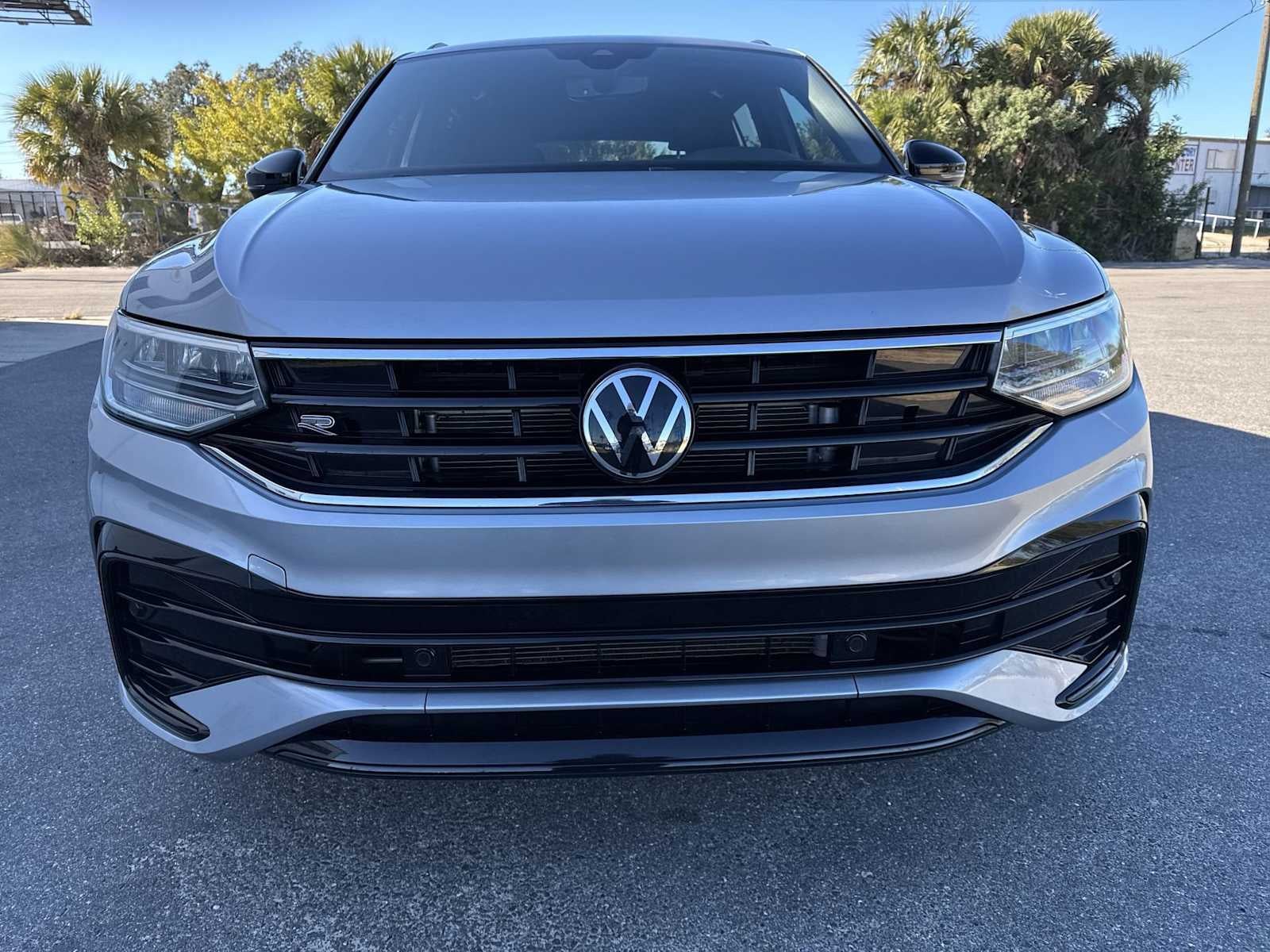 2023 Volkswagen Tiguan SE R-Line Black