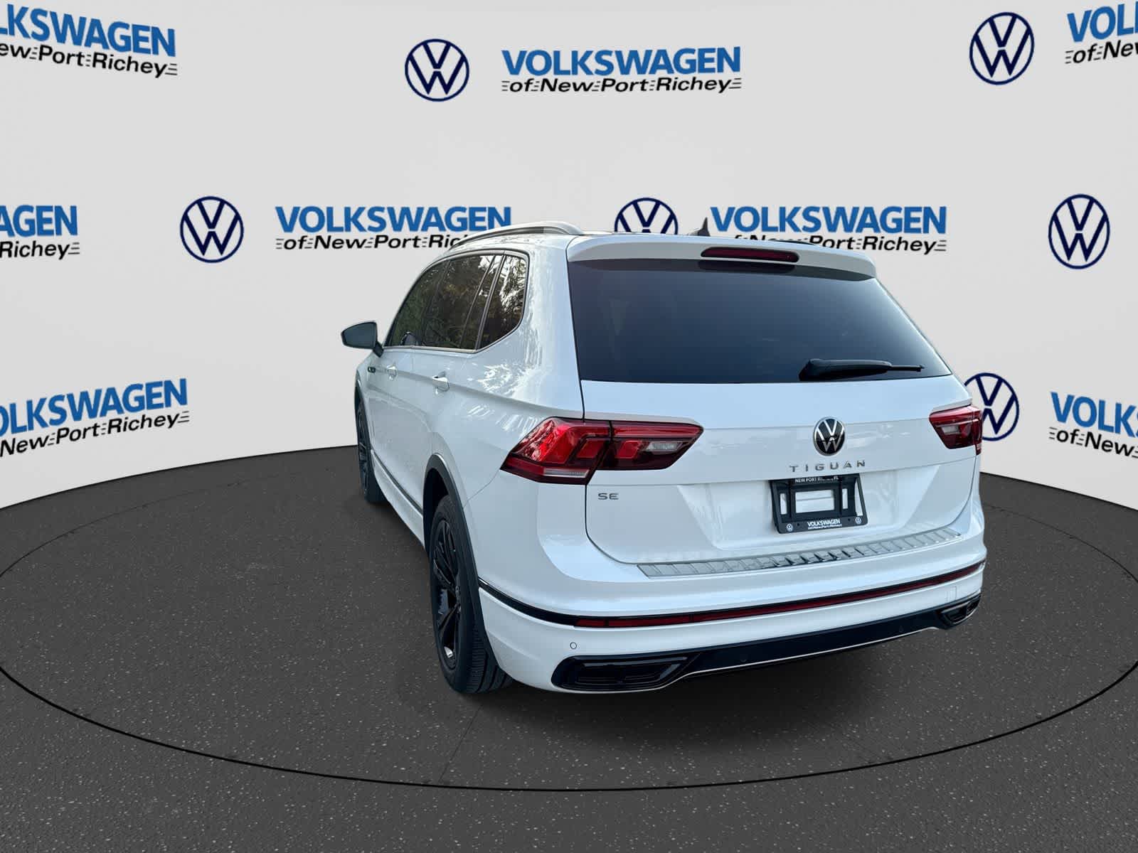 2024 Volkswagen Tiguan SE R-Line Black