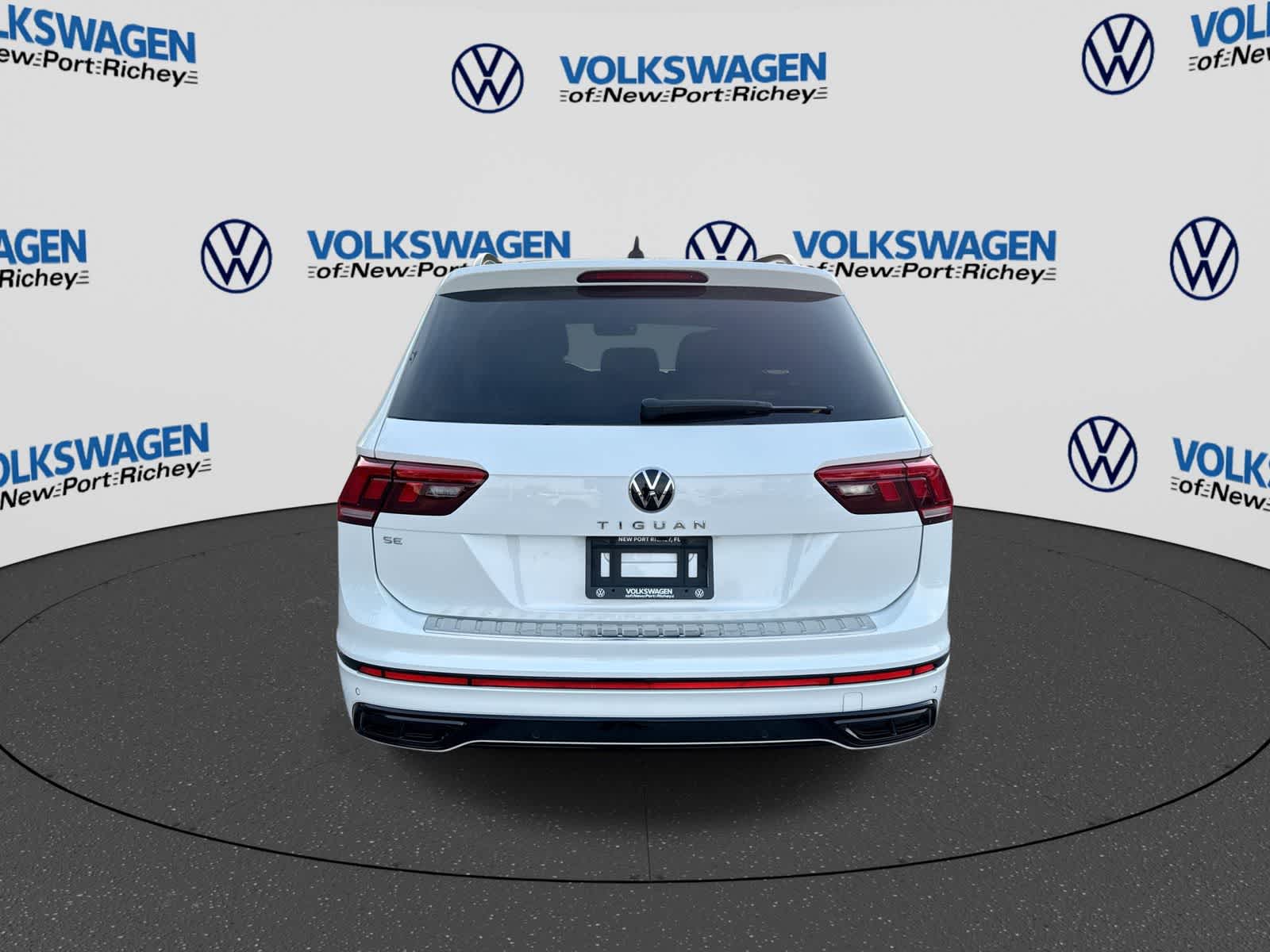 2024 Volkswagen Tiguan SE R-Line Black