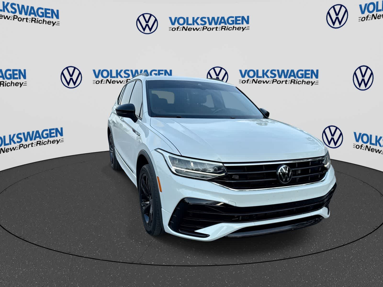 2024 Volkswagen Tiguan SE R-Line Black