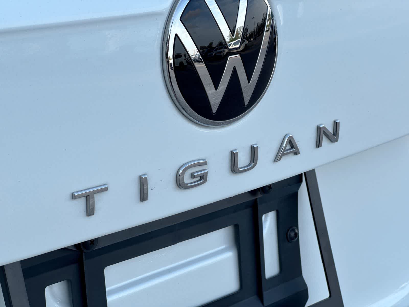 2024 Volkswagen Tiguan SE R-Line Black