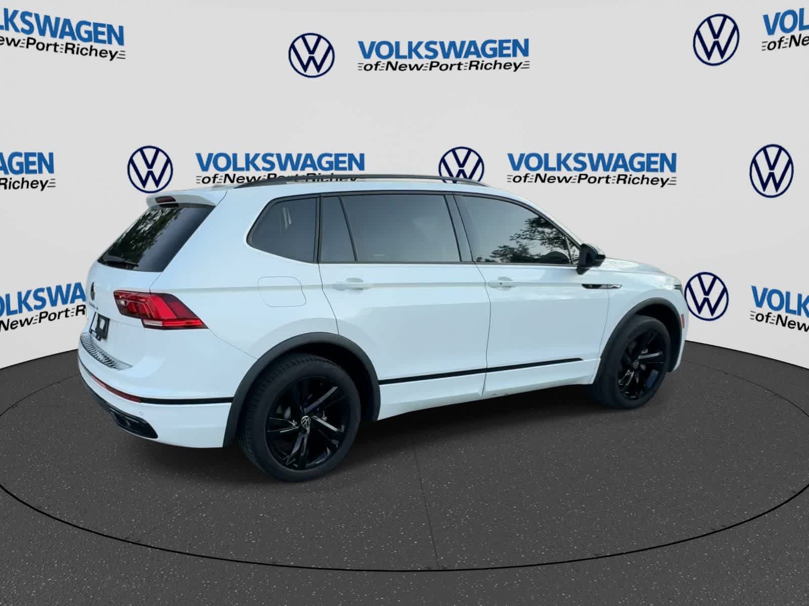 2024 Volkswagen Tiguan SE R-Line Black