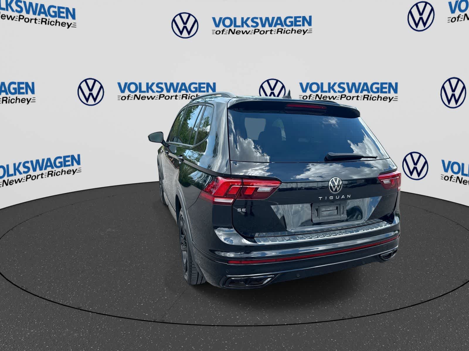 2024 Volkswagen Tiguan SE R-Line Black