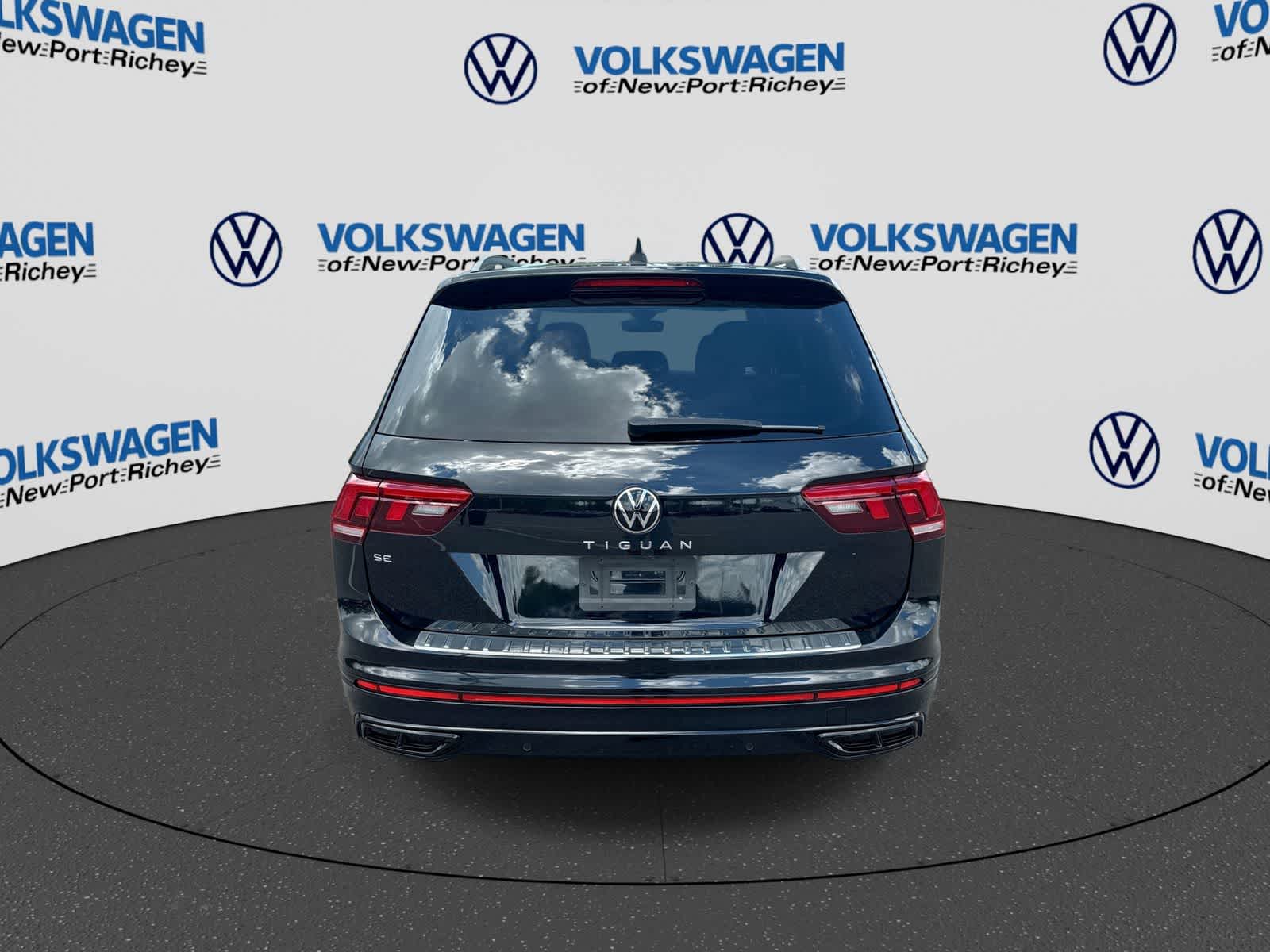 2024 Volkswagen Tiguan SE R-Line Black