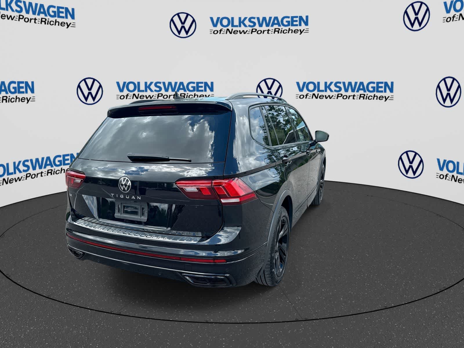 2024 Volkswagen Tiguan SE R-Line Black