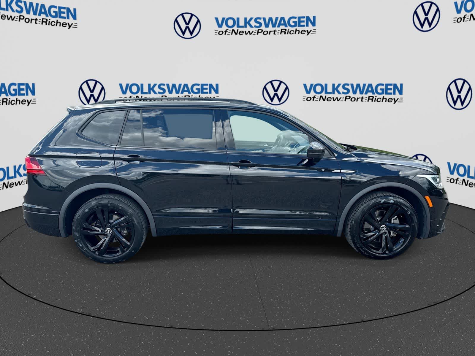 2024 Volkswagen Tiguan SE R-Line Black