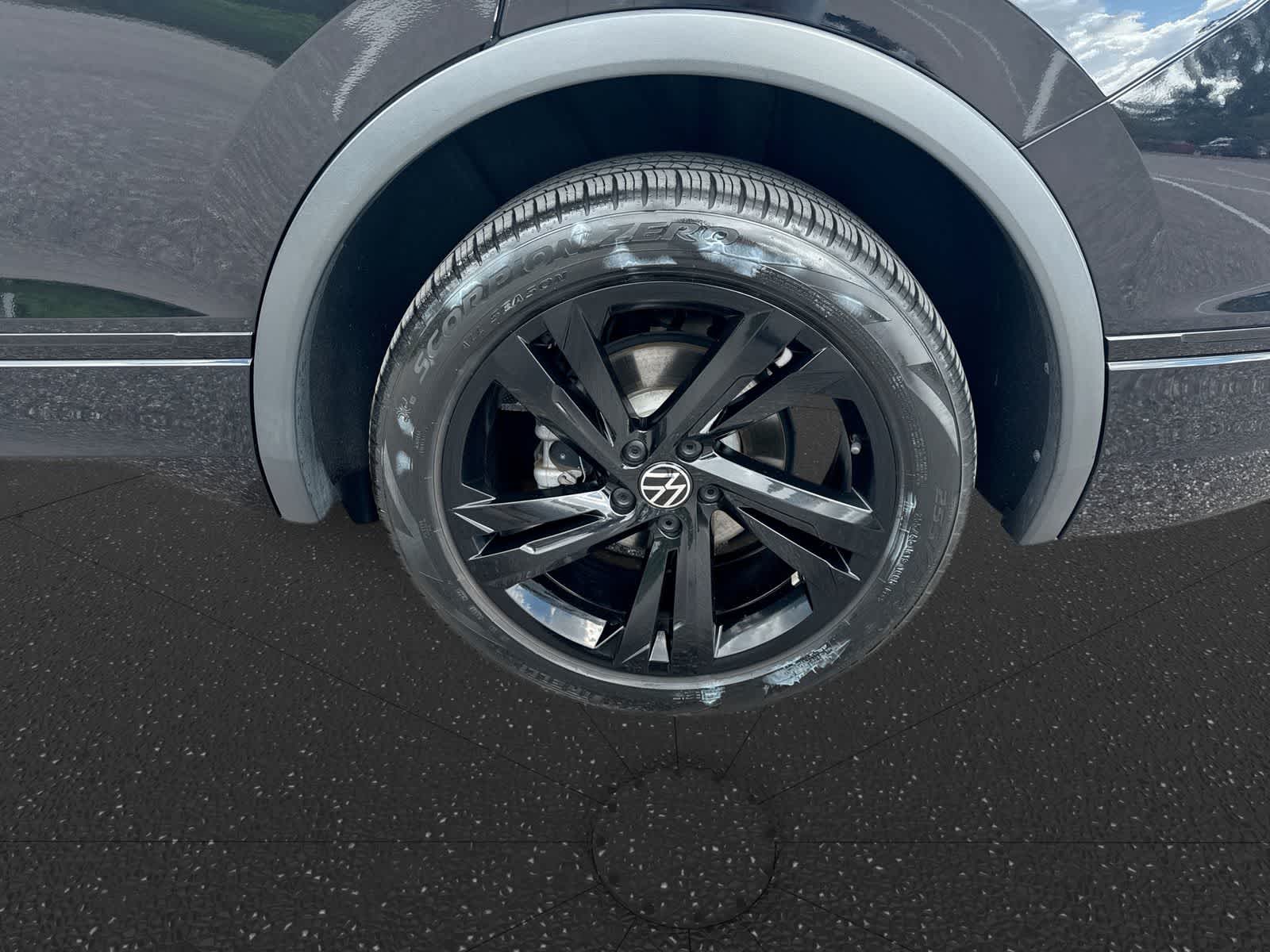 2024 Volkswagen Tiguan SE R-Line Black