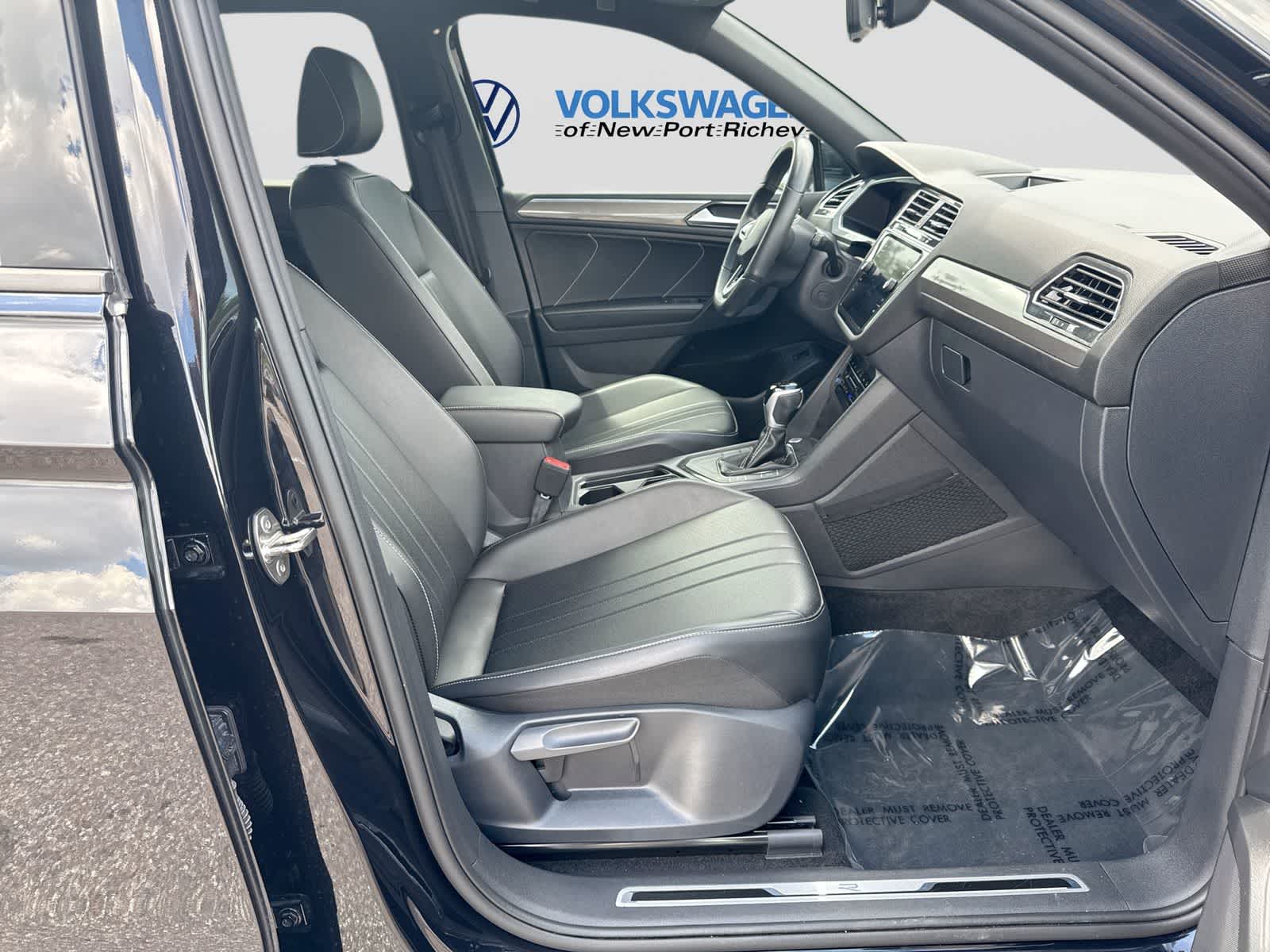 2024 Volkswagen Tiguan SE R-Line Black
